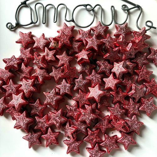 80 étoiles rouges pailletées - décor de fête