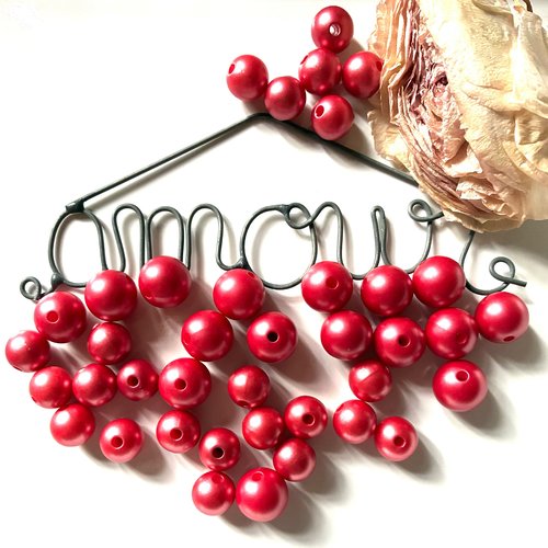 45 perles rondes rouges 2 tailles synthétiques