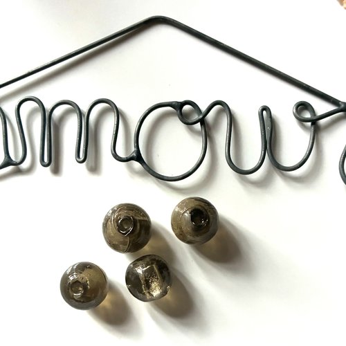4 perles rondes en verre en gris
