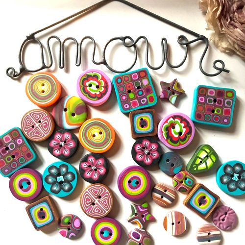 32 boutons fimos colorés assortiment