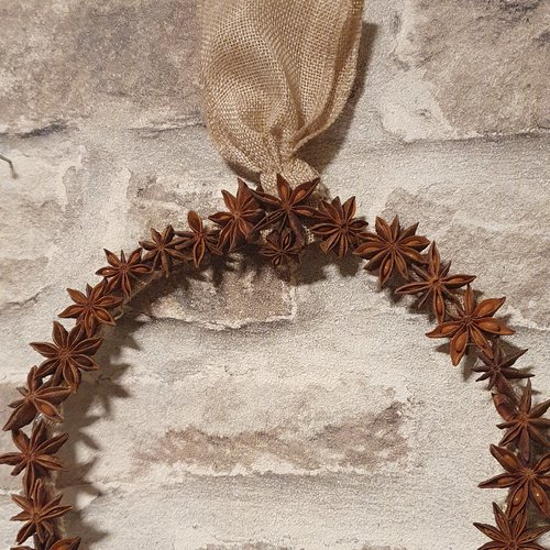 Couronne d'étoiles de badiane...