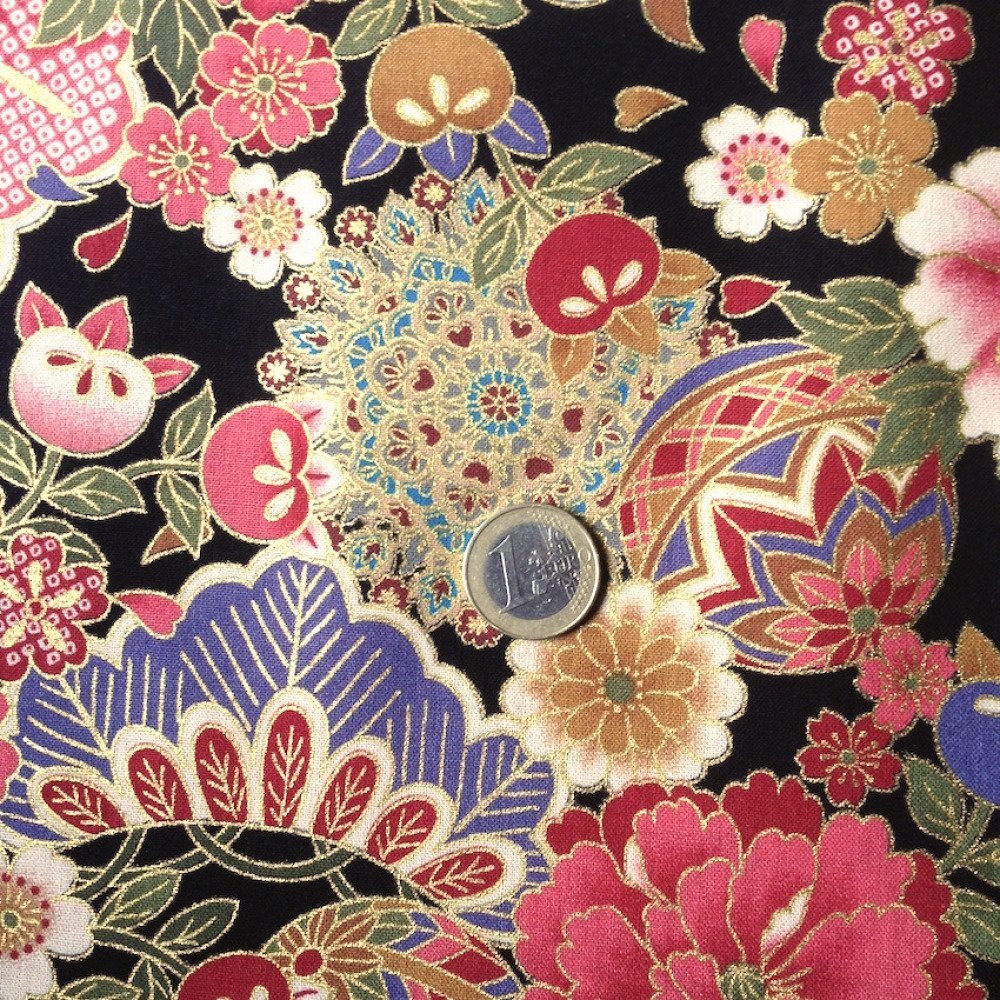 Tissu japonais  motif  traditionnel fleurs fond noir 