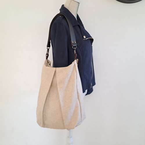 Sac hobo en toile française coloris lin, sac porté épaule anse en cuir amovible