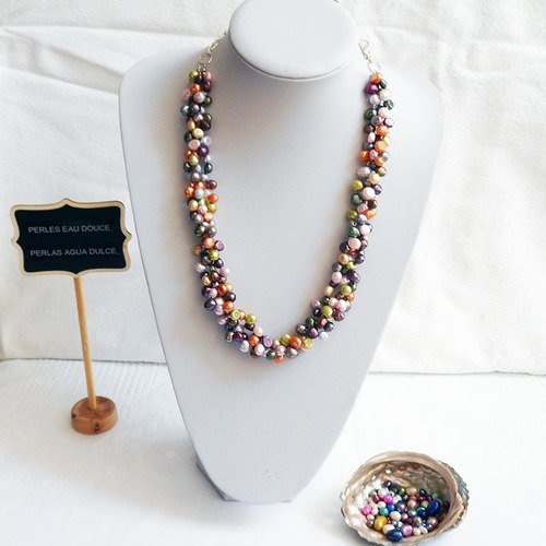 Le collier perle eau douce multicolore s´adaptera à toute vos tenues