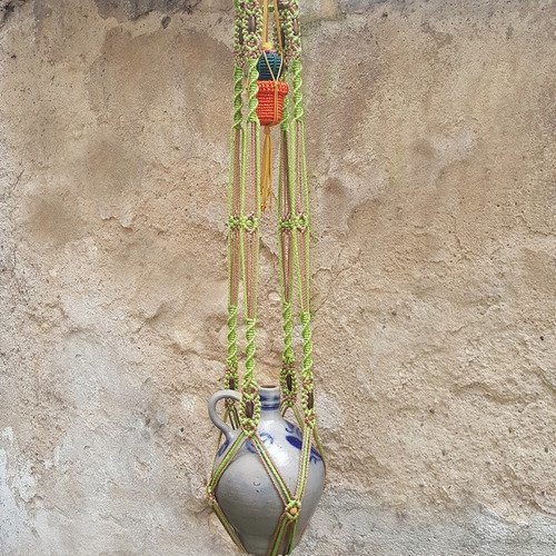 Suspension double avec son petit cactus en pot en macramé "guadalupe" pour pot d'un diamètre jusqu'à 25cm.