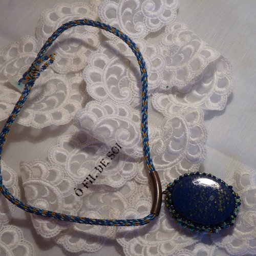 Collier -pendentif cabochon lapi-lazuli