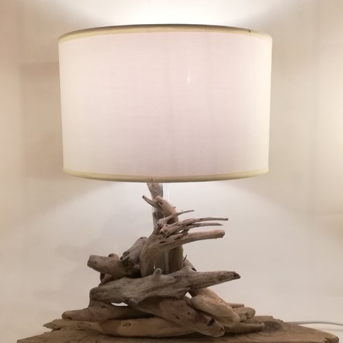 Lampe en bois flotté, pied métallique , pour un éclairage tamisé, à poser sur une table de chevet ou autre