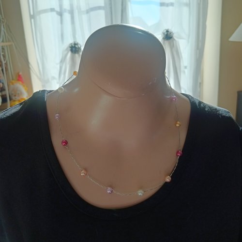 Collier métal tressé argenté et perles de verre multicolores