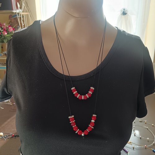 Collier double de perles en pierres semi précieuses de jaspe rouge et perles de verre