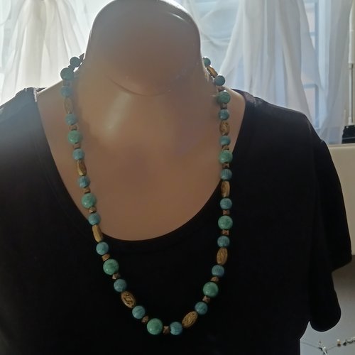 Collier de perles de verre bleues et de perles marrons dorées