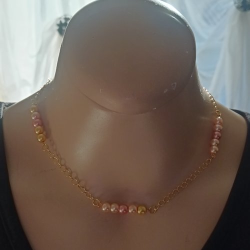 Collier chaîne dorée et perles orangées