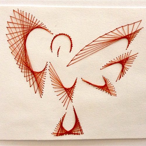 Carte faite main en fils de coton tendus sur carton, motif colombe orange