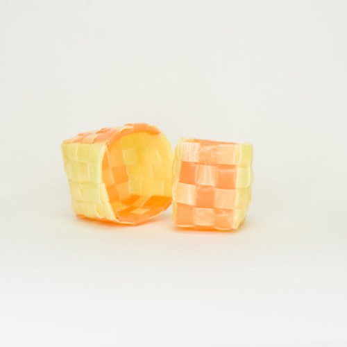 Petite boîte en pailles jaune et orange tissée à la main 