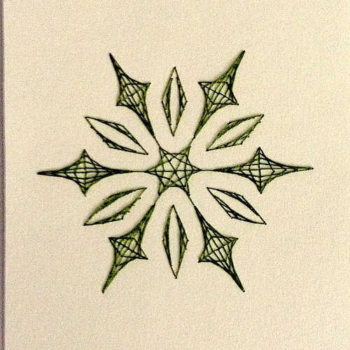Carte faite main, fils tendus sur carton, dessin fleur