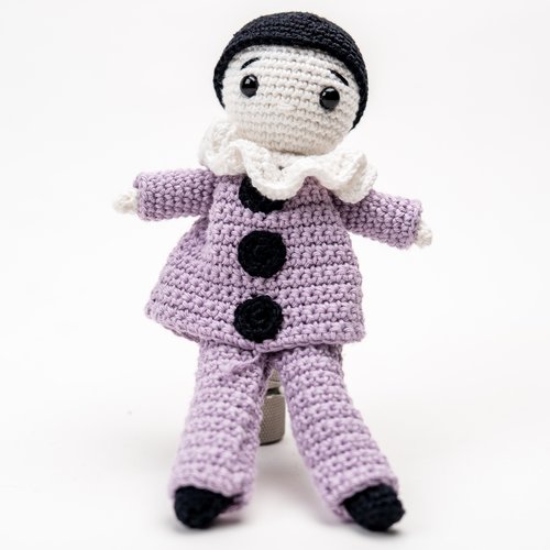 Amigurumi pierrot