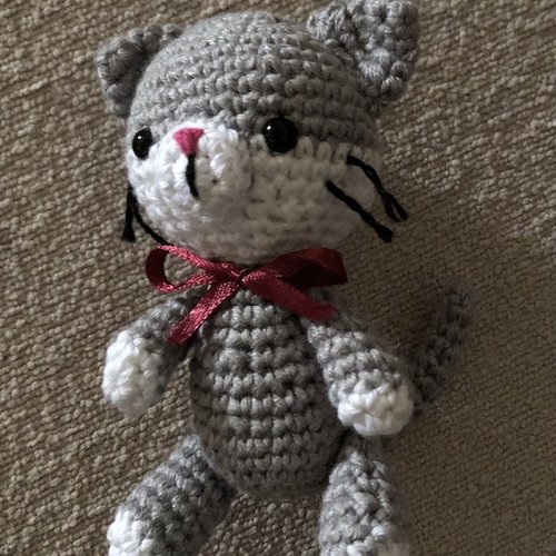 Amigurumi chaton gris