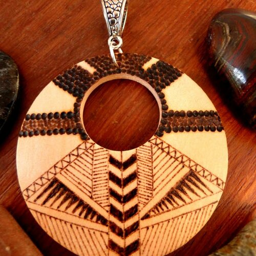 Pendentif ethnique