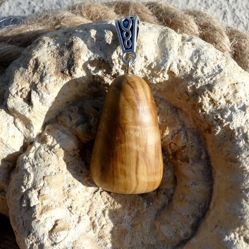 Pendentif bois d'oliver