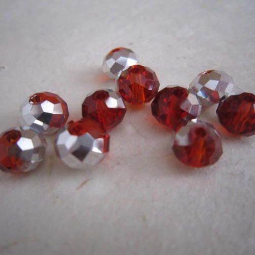 Perles rouge et gris métallique à facettes en verre - lot de 10