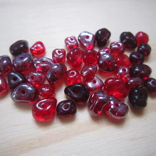 Chips perles rouge en verre de bohême