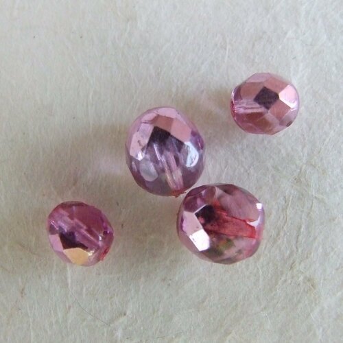 Perles semi ovales à facettes en verre violet clair à effets métalliques - lot de 4