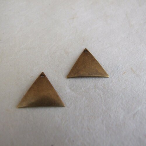 Breloque triangle en métal couleur bronze - 18 mm