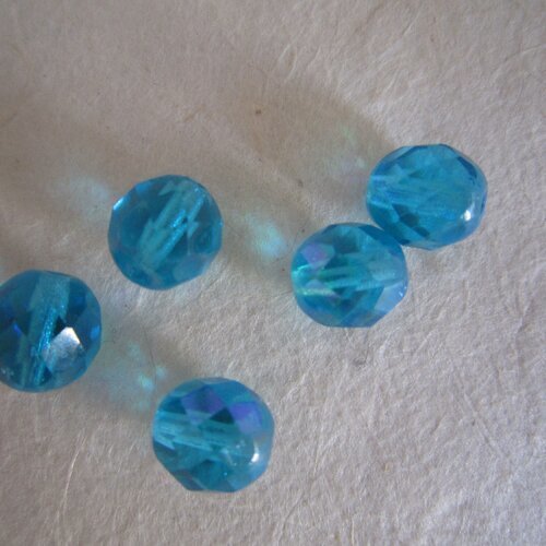 Perles semi ovales à facettes en verre bleu turquoise transparent - 8 mm