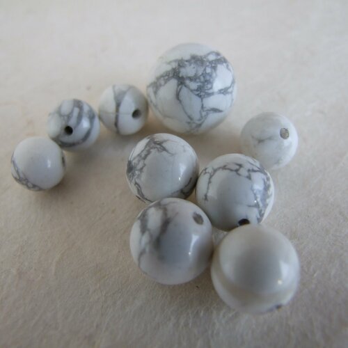 Lot de perles rondes en howlite (pierre blanche à marbrures grises) - 3 tailles
