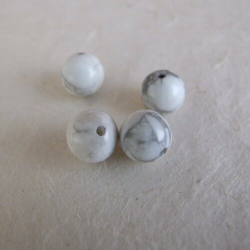 Perle ronde en howlite (pierre blanche à marbrures grises) - 8 mm