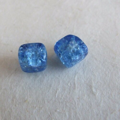 Perles cubes bleu clair en verre craquelé - lot de 2