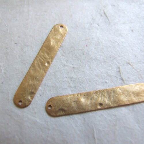 Connecteur allongé en métal doré mat