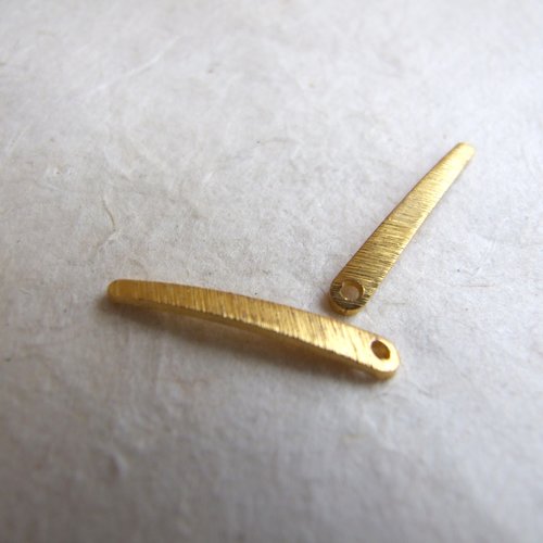 Pendentif breloque languette en métal doré mat