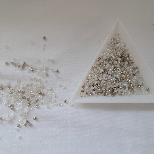 Lot de perles de rocaille blanc, argenté, diamètre 1,5 mm