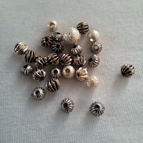 Lot de perles rondes en métal argenté