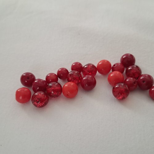 Perles rondes de différents tons de rouge - verre de bohême -  lot de 24