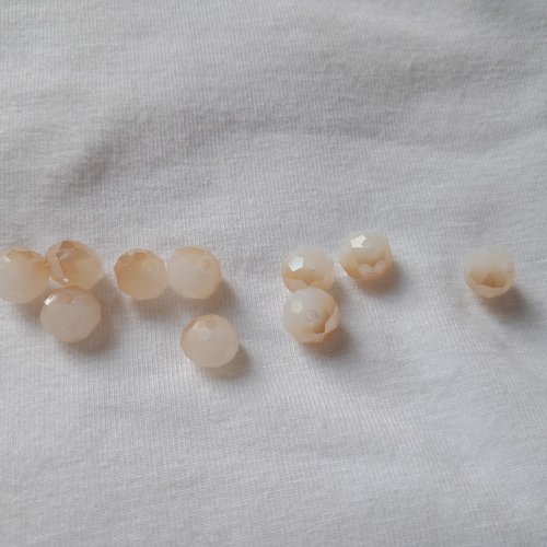 Perles blanches reflets champagne irisés à facettes en verre - lot de 2