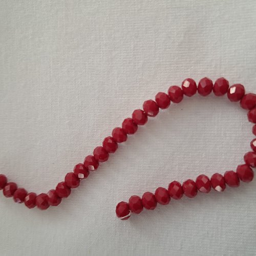 Lot de 38 perles rouges à facettes en verre - 3 mm