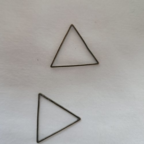 Lot de 2 breloques triangles évidés en métal couleur bronze - 22 mm