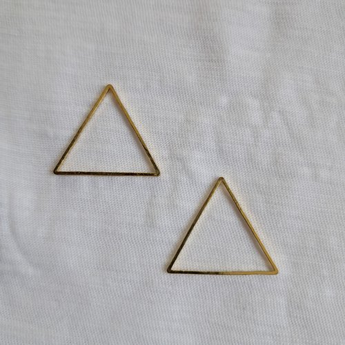 Lot de 2 breloques triangles évidés en métal doré - 22 mm