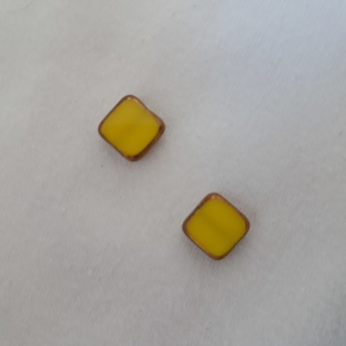 Perles palets carrés en verre jaune - 8 mm
