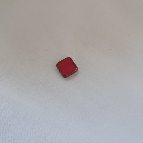 Perle palet carré en verre rouge - 8 mm
