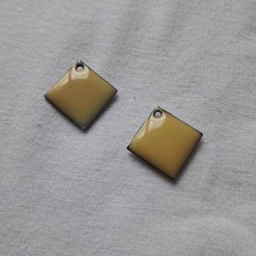 Lot de 2 sequins carrés émaillés en résine époxy jaune beige