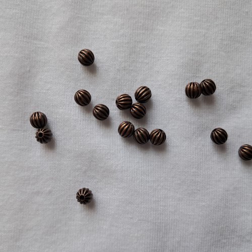 Lot de perles rondes striées en métal cuivré