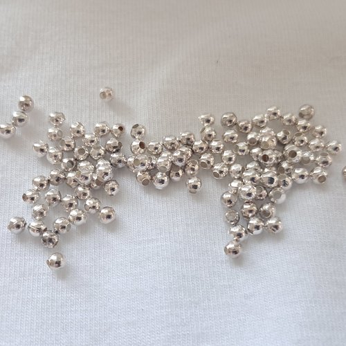 Lot de perles rondes en métal argenté