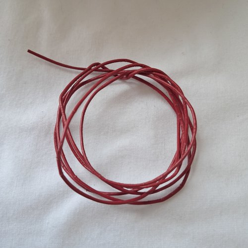 Fil de cuir rouge foncé - 1 mm