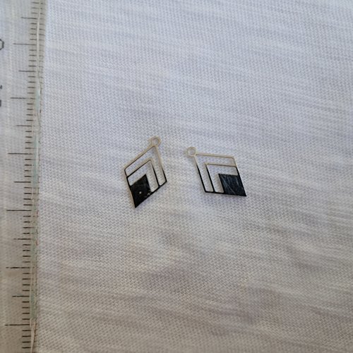 Pendentif ou estampe losange ajourée en métal argenté