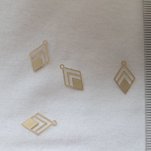 Pendentif ou estampe losange ajourée en métal doré