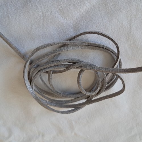 Lacet suédine gris brillant - 3 mm - vendu par 10 cm