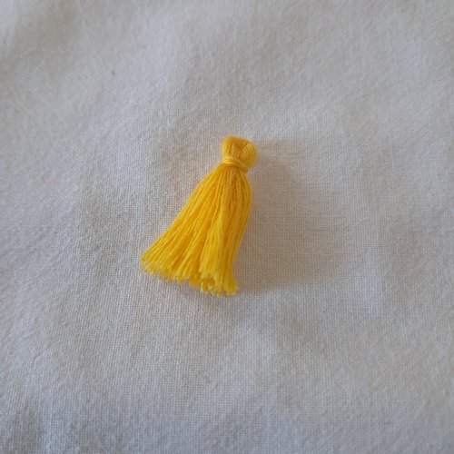 Pompons en coton jaune