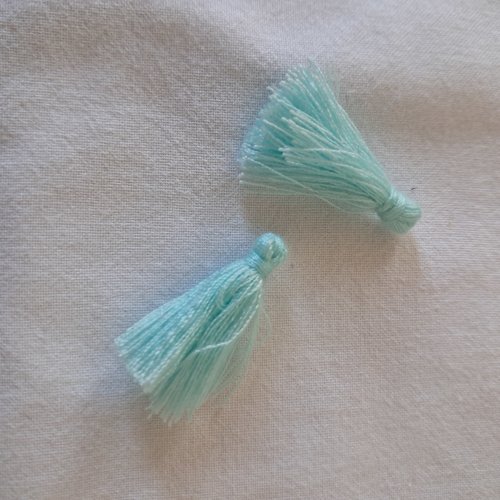 Pompons en coton bleu ciel